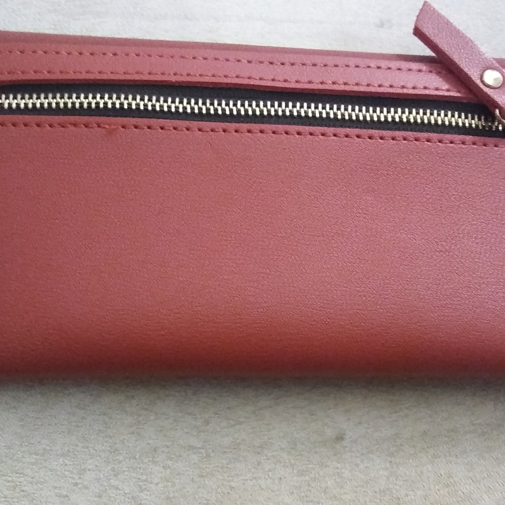 Red wallet - Picture 2 of 3
